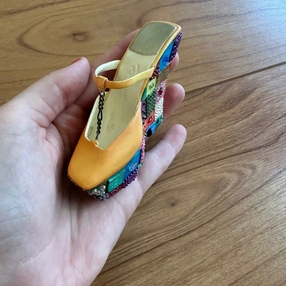 Vintage Just The Right Shoe Collection: Festive - Picture 3 of 10